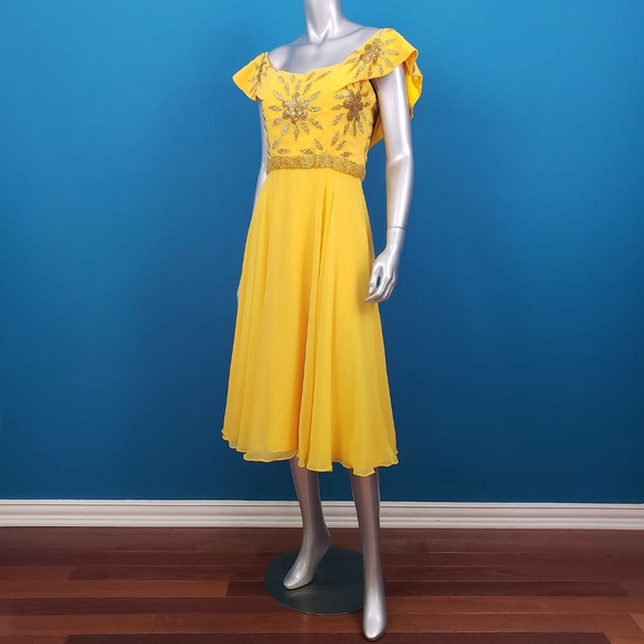 🆕️🌞 VIRGOS LOUNGE Retro Sequin Beaded Floral Dress // (NWT) - Picture 3 of 8